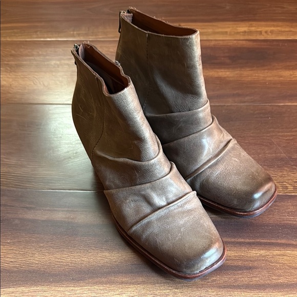 🌿SALE🌿KORK-Ease Brown Ankle Booties - Picture 1 of 9
